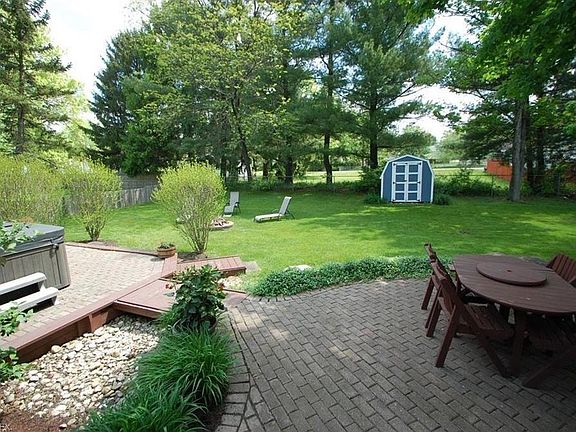 4th image of 4025 Burton Dr