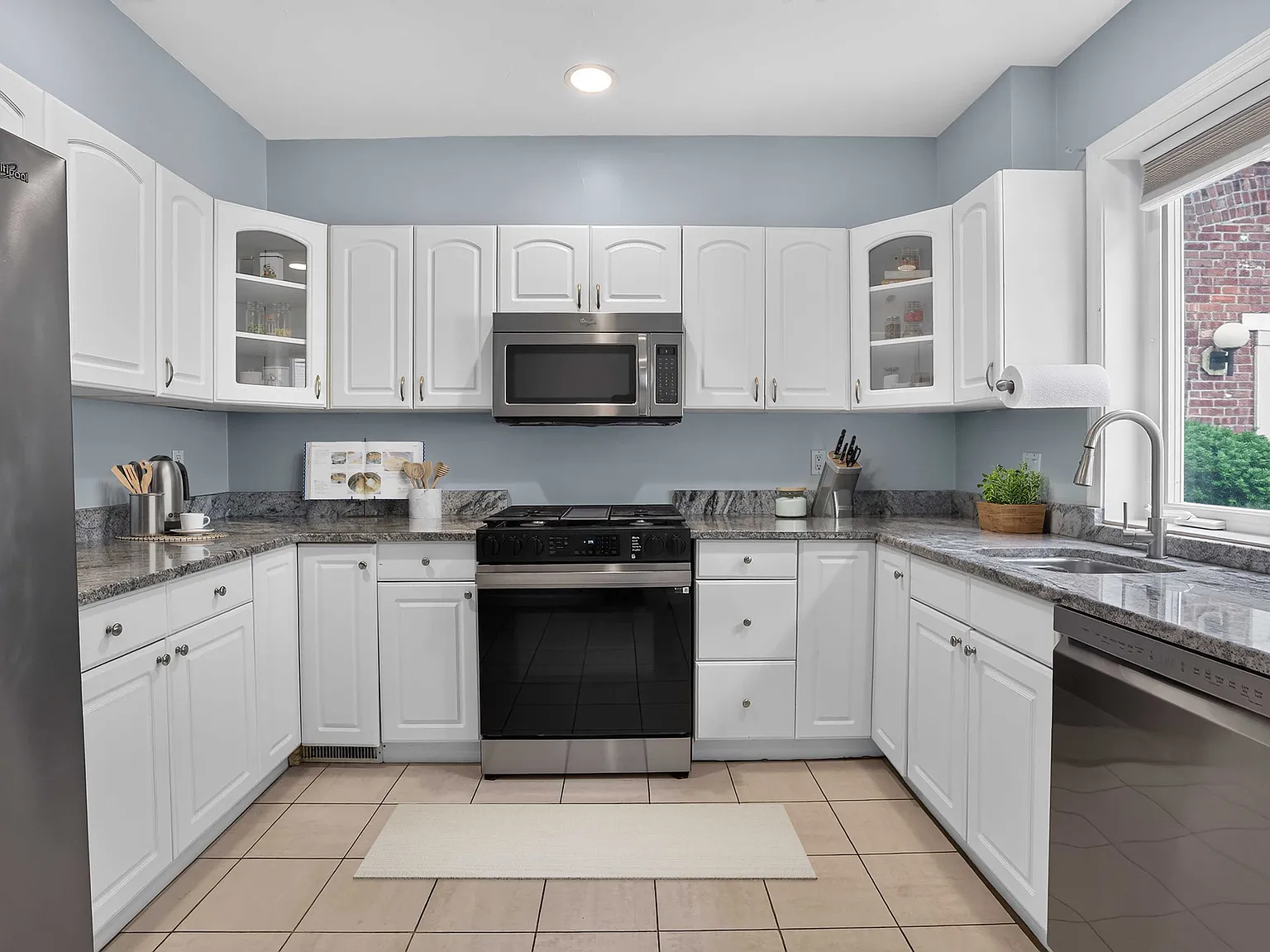 30 Cameron St — Photo 1