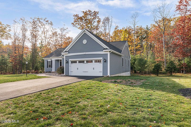 3rd image of 34 Greenbrier Way