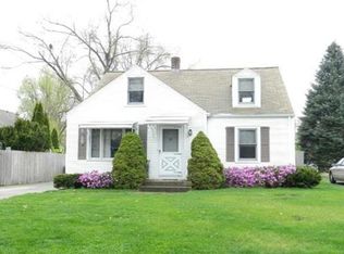 17 Clough St, Springfield, MA 01118