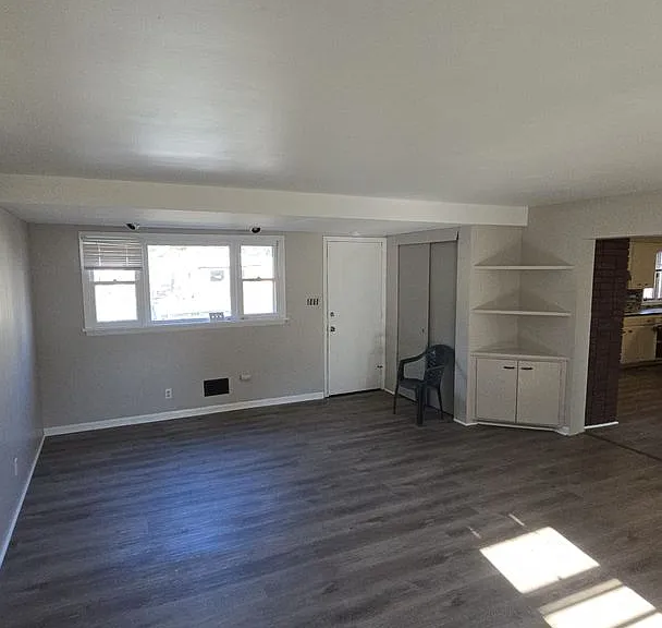 106 E North St — Photo 22