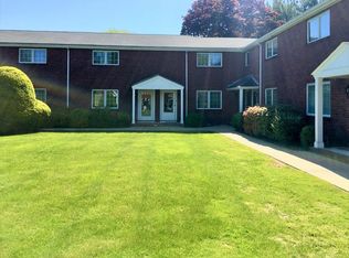 37 Linden St UNIT 17, Wellesley, MA 02482