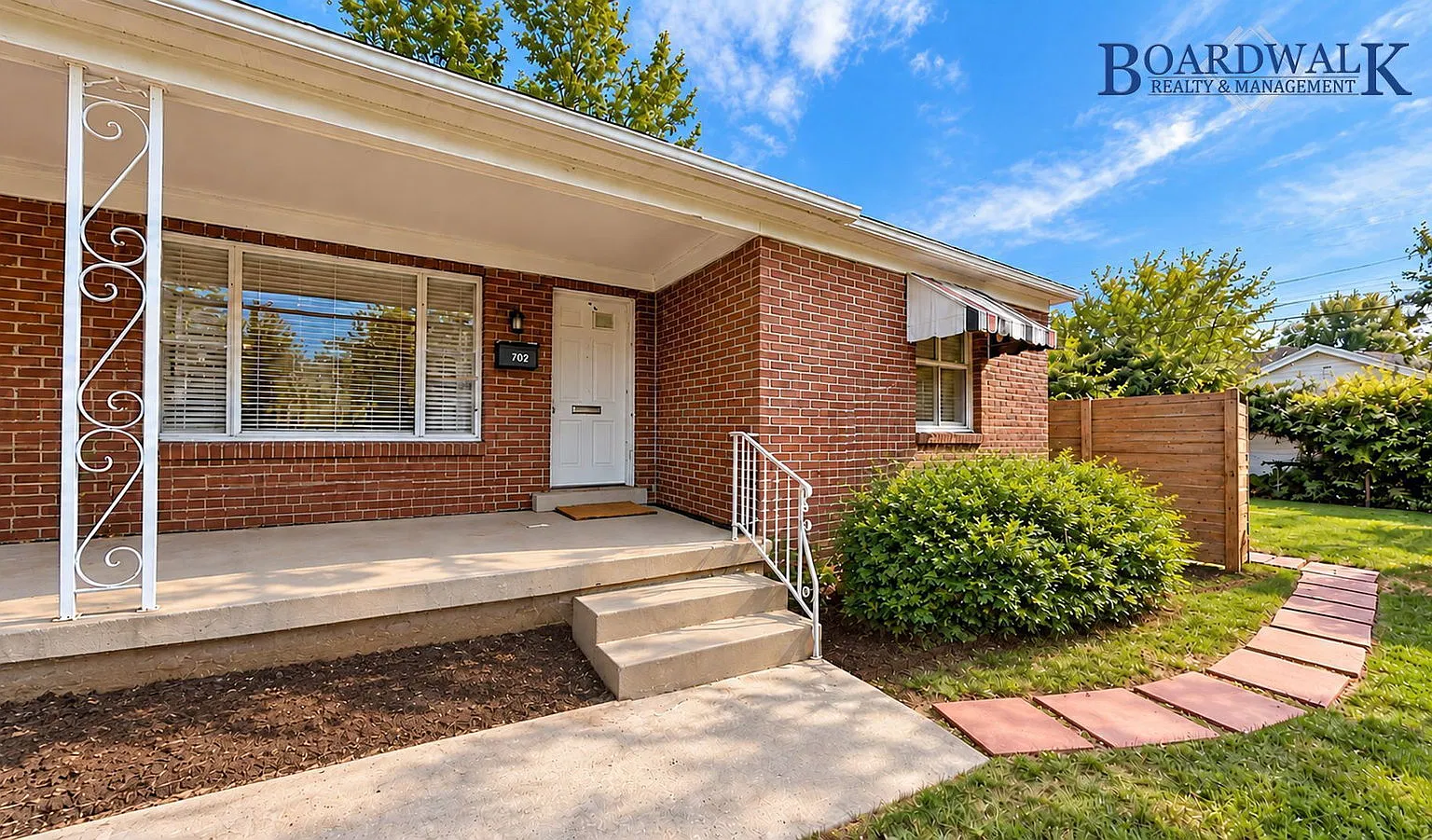 2 bed, 1.0 bath, 900 sqft, $1,400 — Photo 2