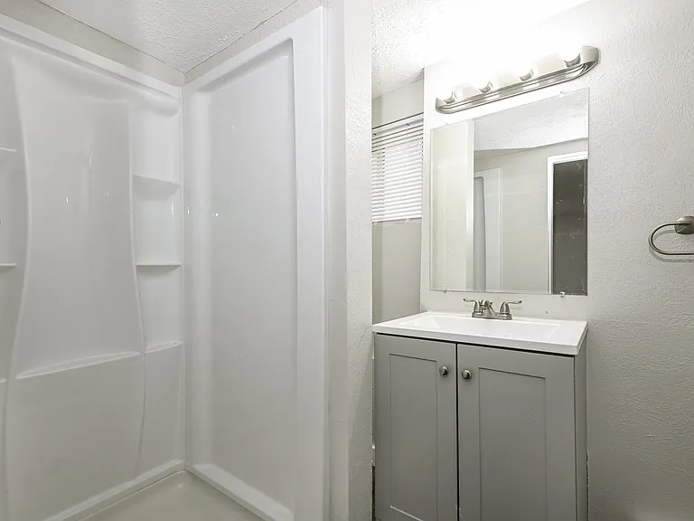 456907_022_main_bathroom_13347292.jpg