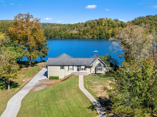 8115 River Dr, Oak Ridge, TN 37830