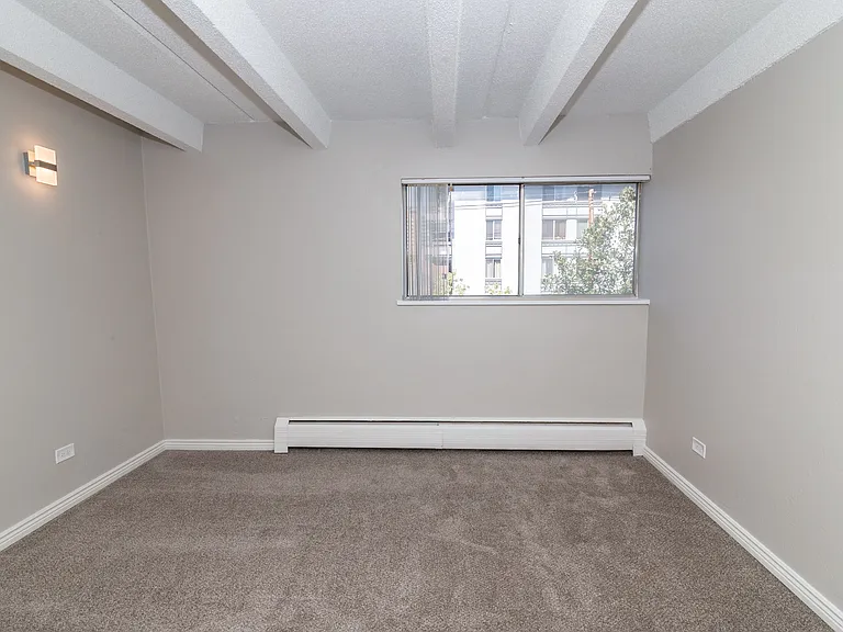 999 N Pearl St — Photo 32