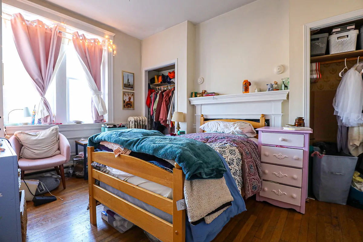 Building Photo - 62 Egmont St #5A