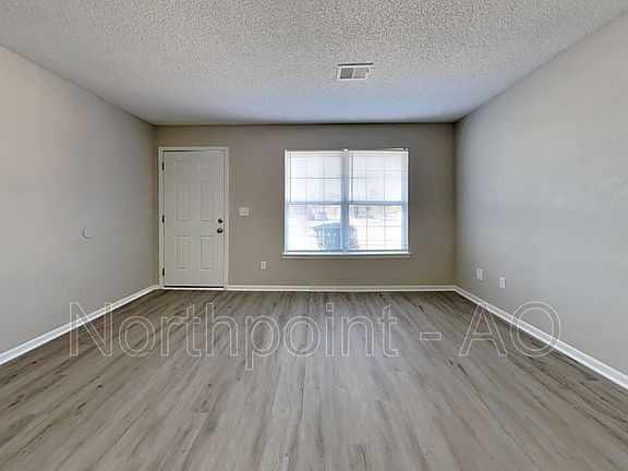 3rd image of 314 NW Woodbury Dr