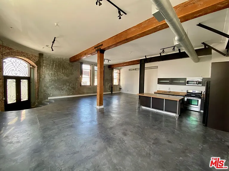 652 Mateo St #102 — Photo 5