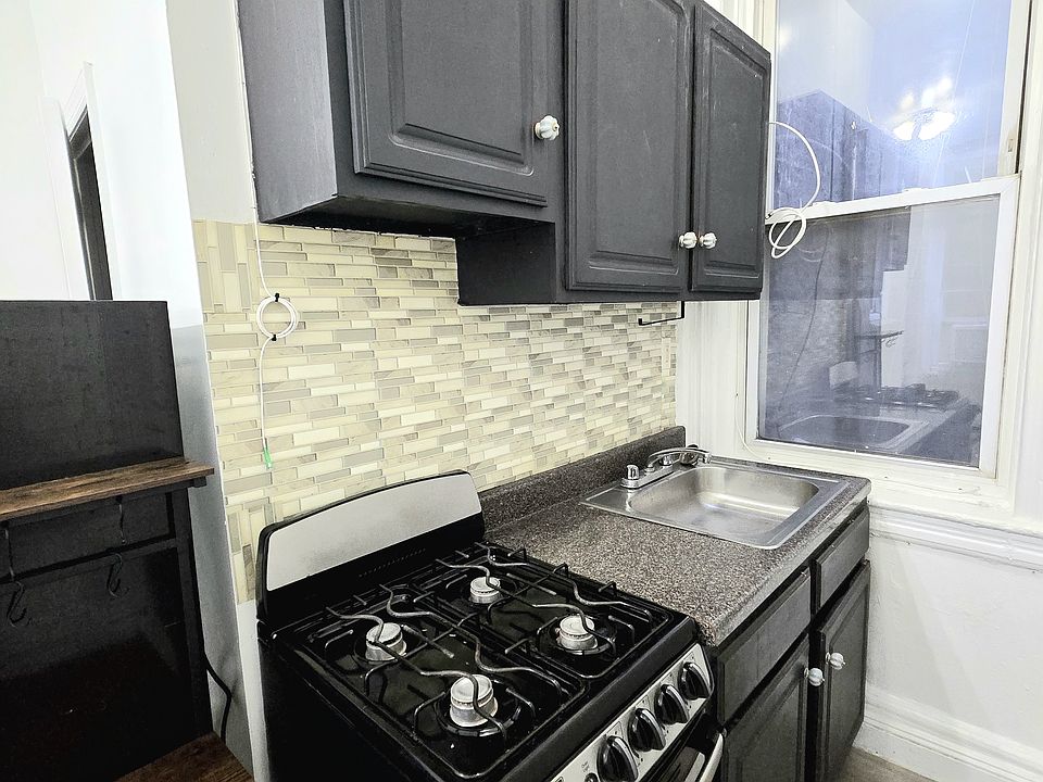 2nd image of 893 Saint Johns Pl #A6