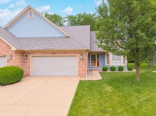 12 Aspen Ct, Bloomington, IL