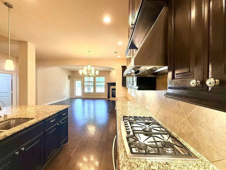 6704 Castillo St — Photo 39