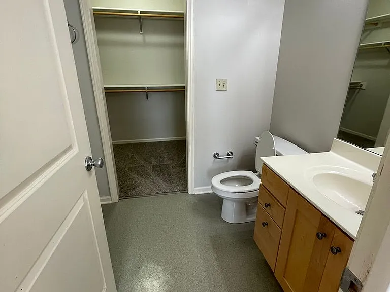 2100 Cherry Hill Dr — Photo 10
