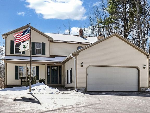 2nd image of 35 Oak Ridge Drive