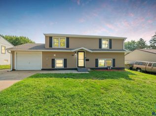 1316 S Annway Dr, Sioux Falls, SD 57103