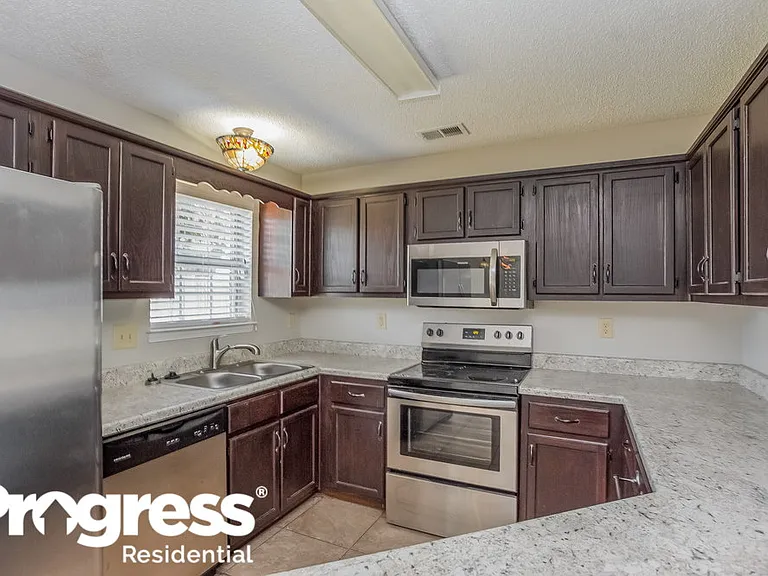 1862 Towson Ln — Photo 7