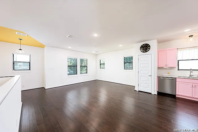 1150 N Olive St — Photo 16