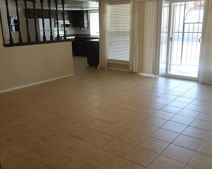 10345 Biscaine St — Photo 11