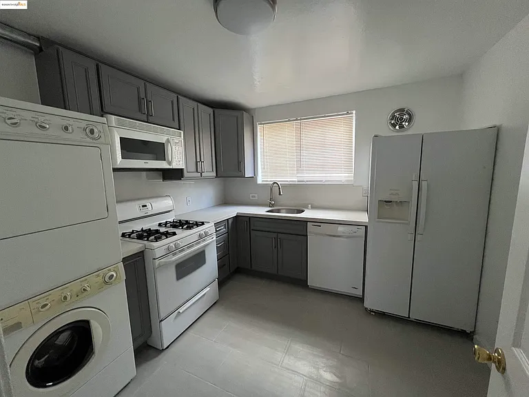 3244 Ellis St #D — Photo 6