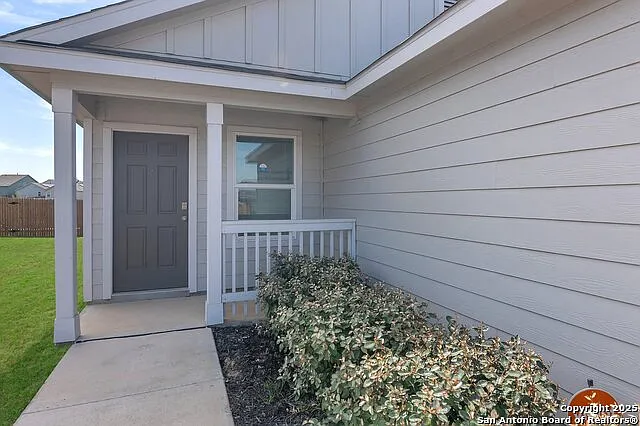 4 bed, 2.0 bath, 1625 sqft, $2,200 — Photo 4