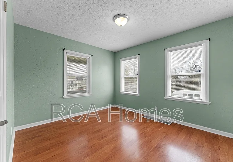 3202 Ruckle St — Photo 6
