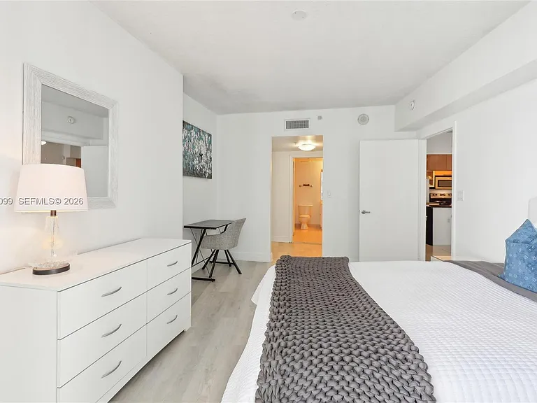 1750 N Bayshore Dr #2805 — Photo 30