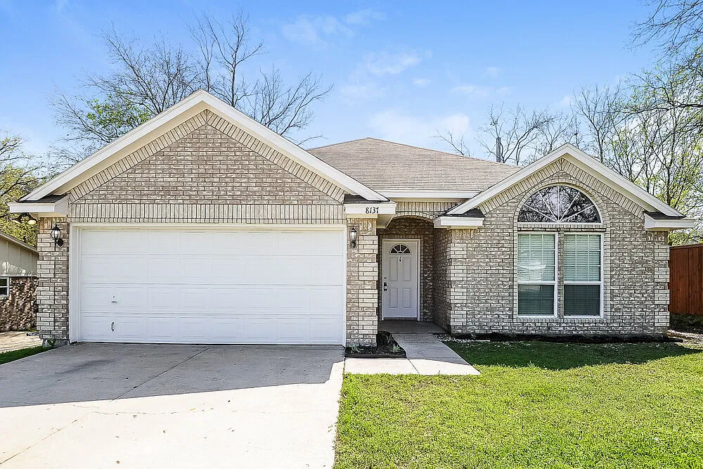 3 bed, 2.0 bath, 1416 sqft, $2,020 — Photo 1