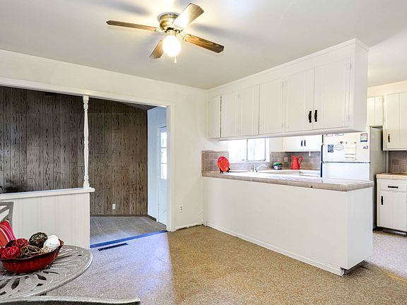 4th image of 615 Linden Ln