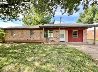 210 E Maple Ave, Perry, OK 73077
