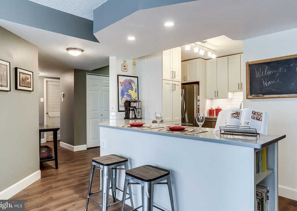 1st image of 3800 Fairfax Dr APT 210