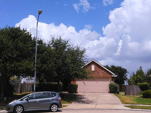 Drive way w/FreeHOA Lighting