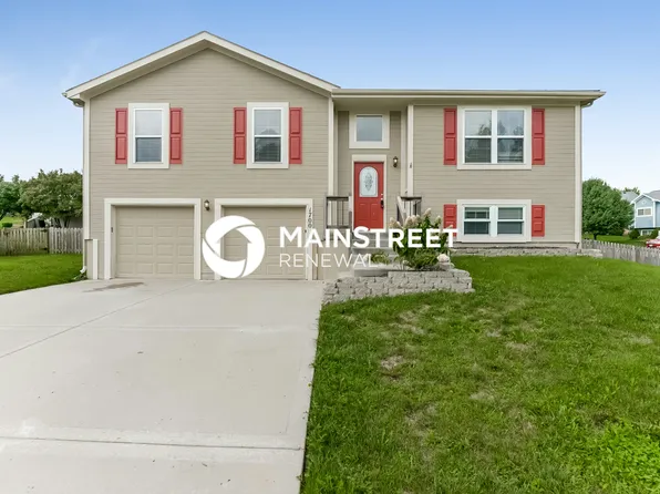 1700 Clear Creek Dr, Kearney, MO 64060