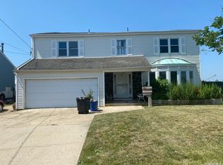 18 Sheridan Rd, Babylon, NY 11702