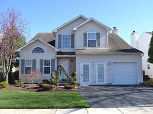 3 Sutton Pl, Helmetta, NJ 08828