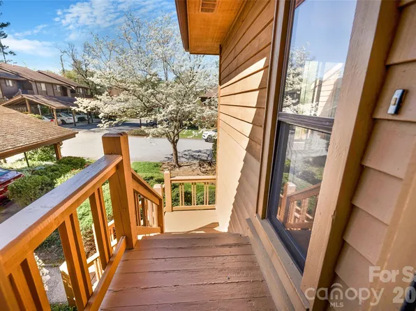 521 Courtwood Ln APT 8, Hendersonville, NC 28739
