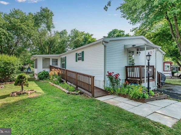 48 Peach Ln, Carlisle, PA 17015
