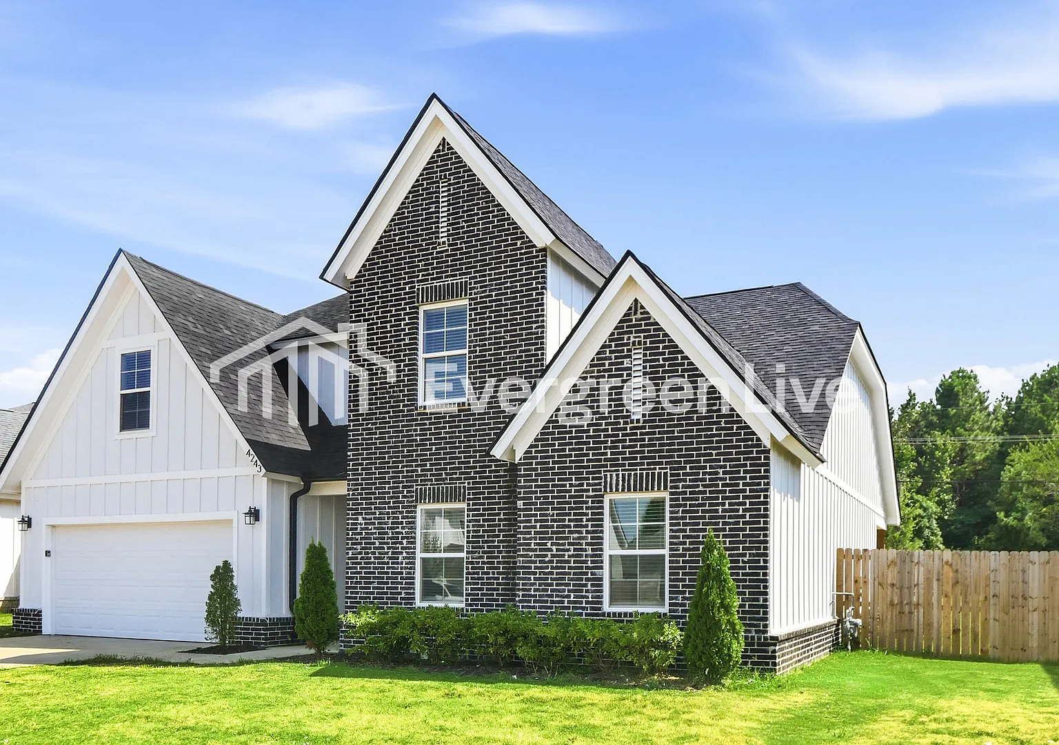 5 bed, 3.0 bath, 2400 sqft, $2,195 — Photo 2