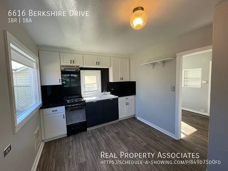 6616 Berkshire Dr — Photo 8