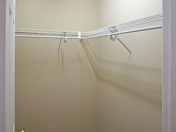 . Big walk-in closet.