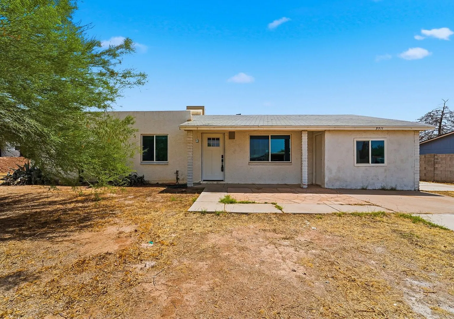 Discover this beautifully renovated 3-bedroom, 2-bath home in Mesa, AZ! — Photo 4