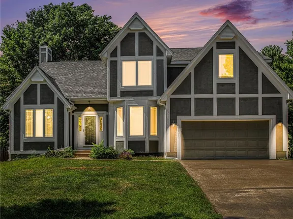 5900 W 153rd Ter, Overland Park, KS 66223
