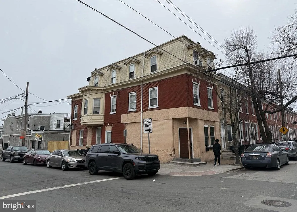 940 N Spruce St — Photo 2