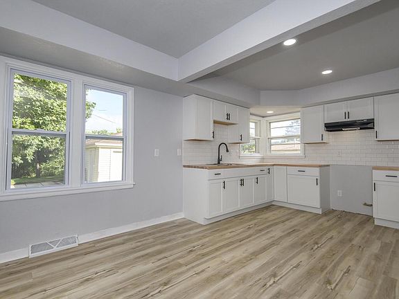 4th image of 8134 W Acacia STREET