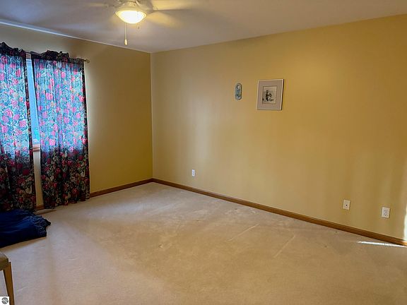 5th image of 3076 Sherwood Ln