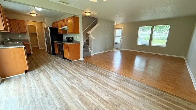 4 bed, 2.5 bath, 1633 sqft, $1,925 — Photo 3