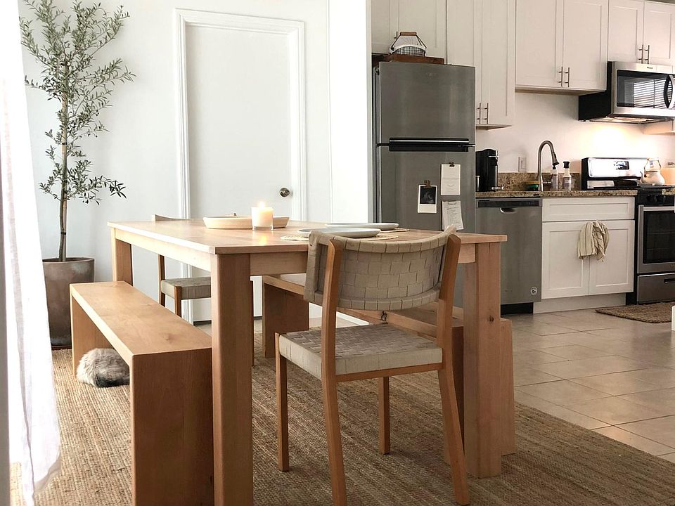 Dining room w/ furniture