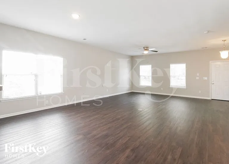 2815 Pottinger Dr — Photo 5