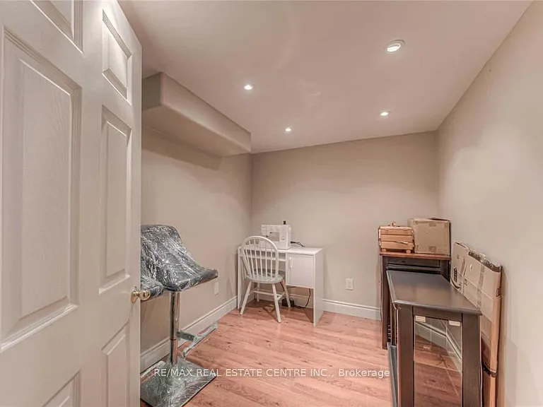 14 Amblecote Pl — Photo 23