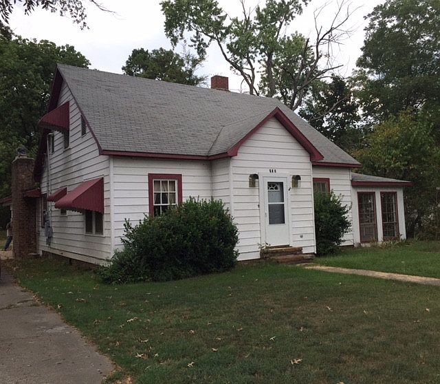 1st image of 378 W 2nd St