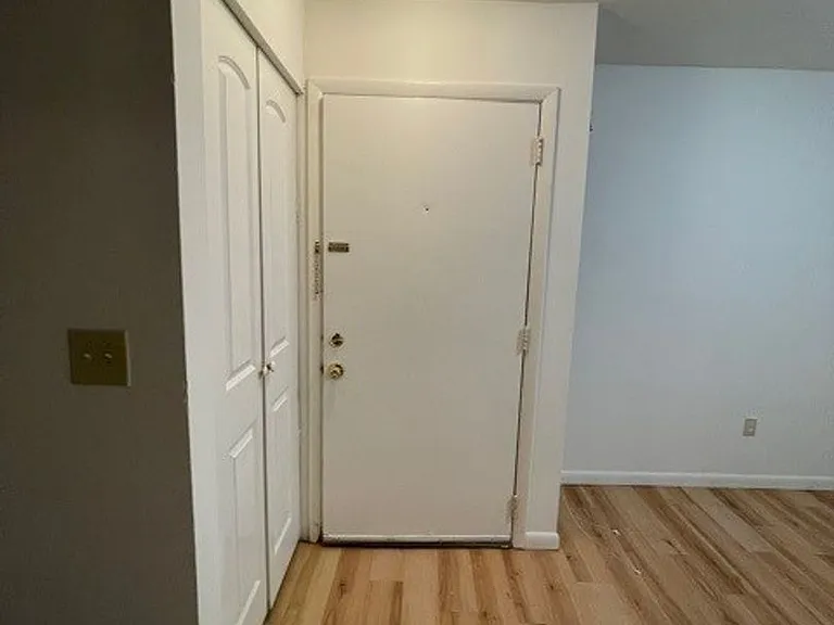 University Park Apartments near Cornell University — Photo 404